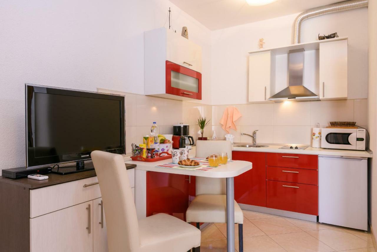 Apartments Dora -Free Parking Trogir Exterior photo