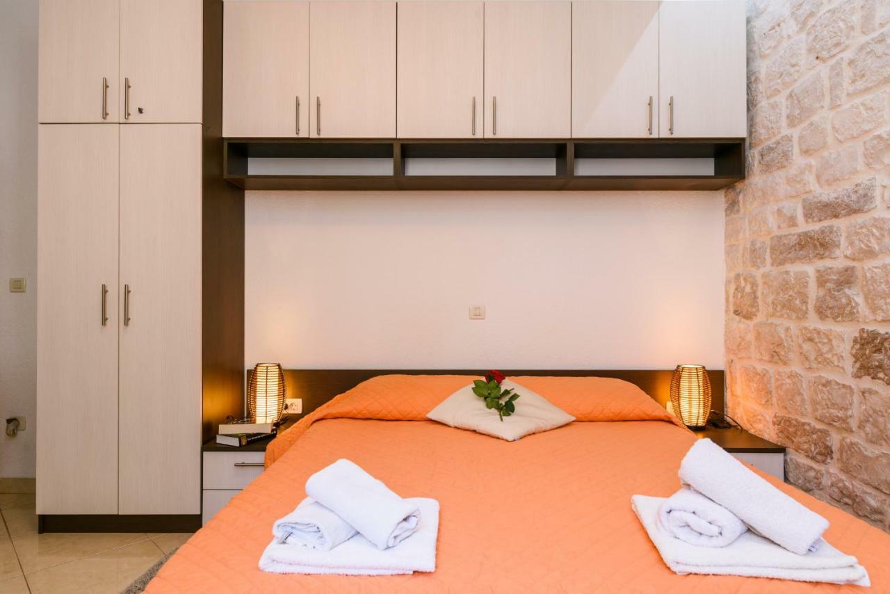 Apartments Dora -Free Parking Trogir Exterior photo
