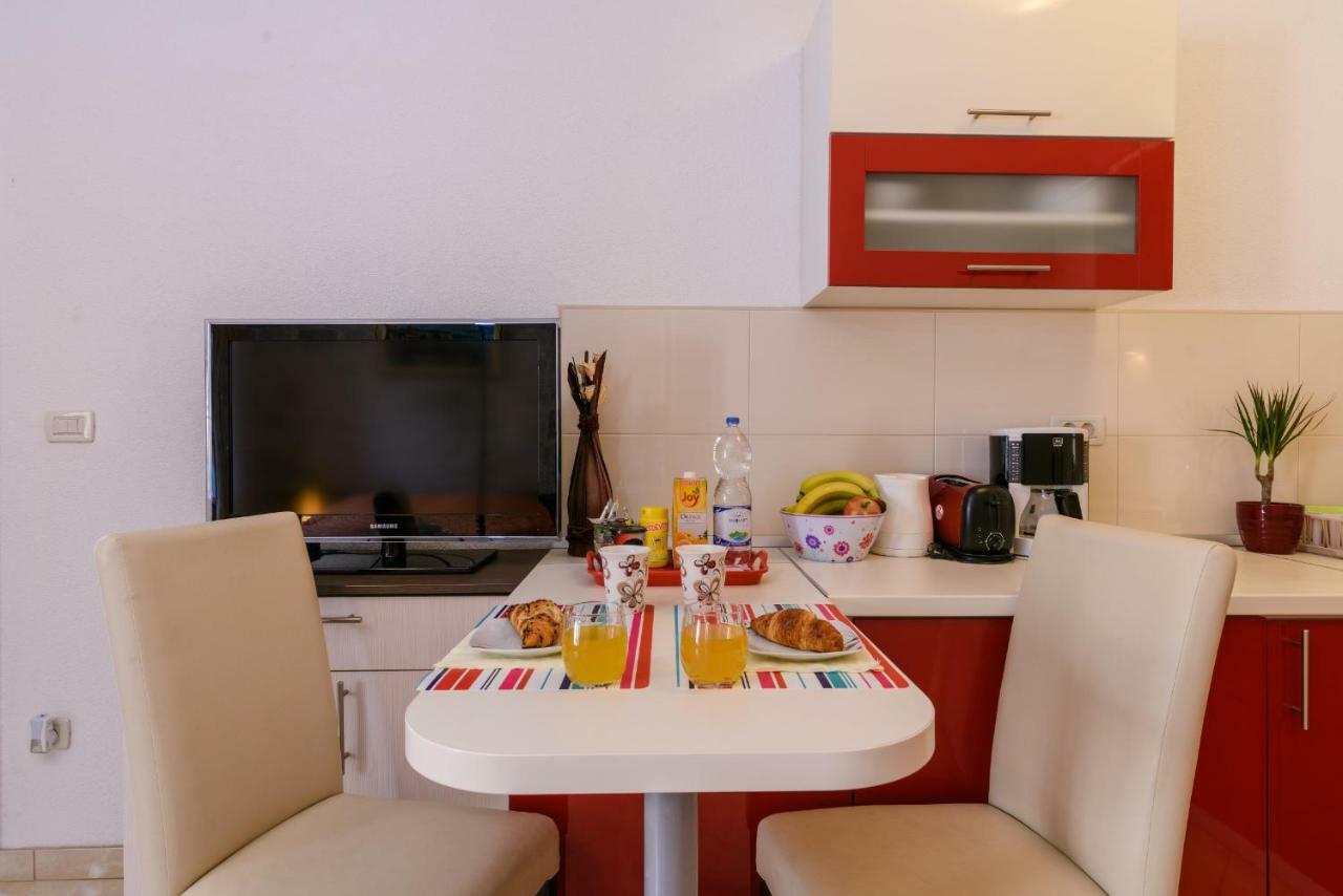 Apartments Dora -Free Parking Trogir Exterior photo